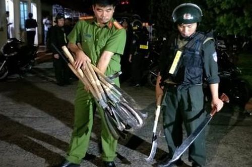 Truy bắt hàng chục thanh niên dùng hung khí hỗn chiến gây náo loạn