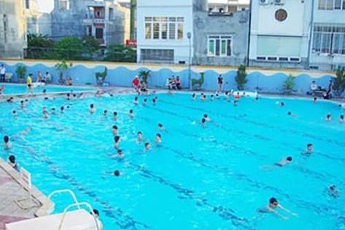 Hải Phòng: Đi tìm bố ở bể bơi người lớn, bé trai 7 tuổi đuối nước thương tâm