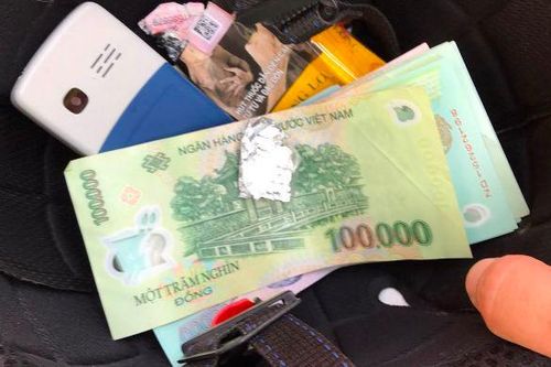 Mua ma túy trong bến xe gặp ngay 141