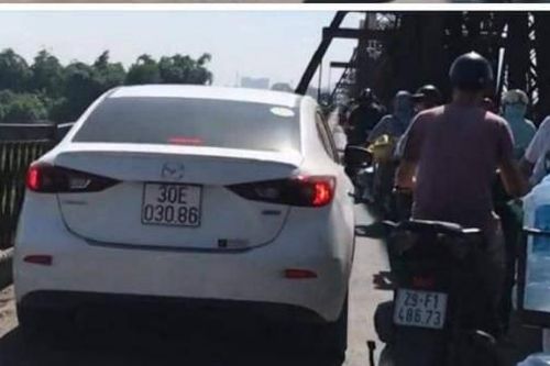 Phạt 1,5 triệu đồng lái xe ô tô đi trên cầu Long Biên