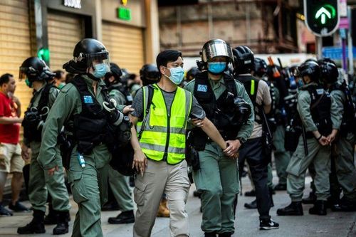 Lo ngại luật an ninh, Mỹ ngưng bán thiết bị quốc phòng cho Hong Kong