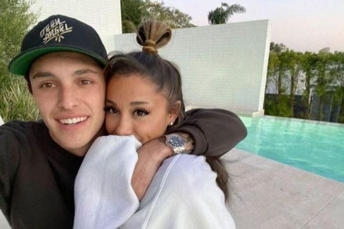 Ariana Grande do dự khi công khai bạn trai mới