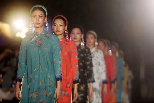 Nỗ lực ghi danh áo dài Việt