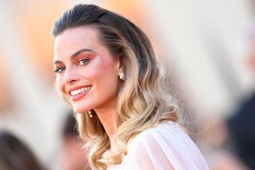 Cướp biển vùng Caribbe toàn nữ với 'thuyền trưởng' Margot Robbie