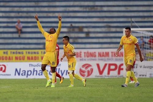 Điểm nhấn Nam Định 3-0 SLNA: Nam Định thay tướng đổi vận. SLNA đã lộ tử huyệt