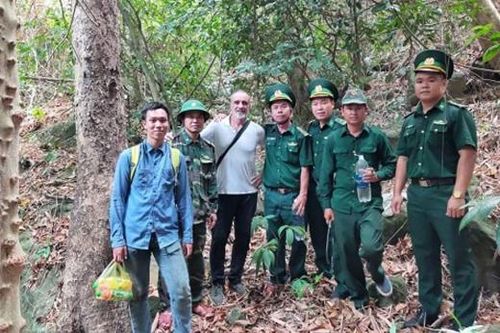 Cứu 2 du khách lạc trong rừng