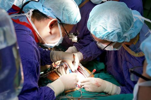 Cứu sống cụ bà có tim nằm bên phải bị rối loạn nhịp