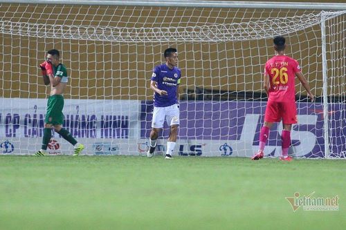 Video Văn Quyết 'biến bàn thắng thành cơ hội'