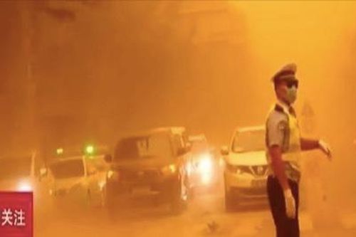 Bão cát biến ngày thành đêm tại một thành phố Trung Quốc