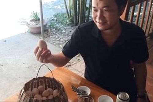 Kỳ thú món trứng 'ông ăn, bà khen' ở vùng biên Hà Tĩnh
