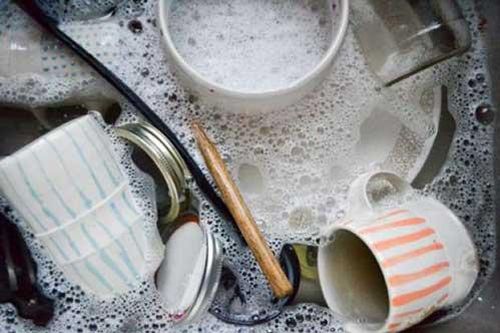 Có tới 90% gia đình Việt đang rửa đũa theo cách 'chế tạo vũ khí' giết người này, chị em xem ngay để tránh