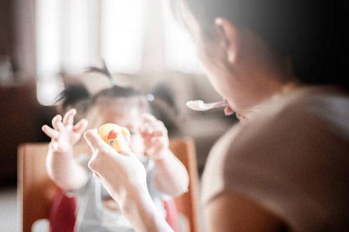 Mẹ ở nhà chăm con: 'Phải nói là phát dại chứ không sung sướng gì'
