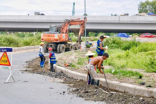 Hà Nội: Công nhân xây dựng 'nhọc nhằn' vì nắng nóng