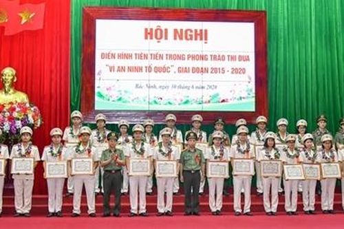 ĐH Kỹ thuật-Hậu cần CAND tôn vinh điển hình tiên tiến trong phong trào thi đua