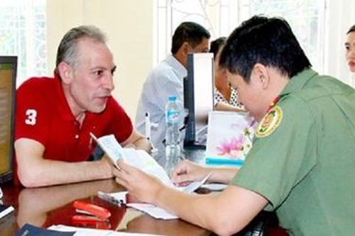 Tự động gia hạn tạm trú cho người nước ngoài