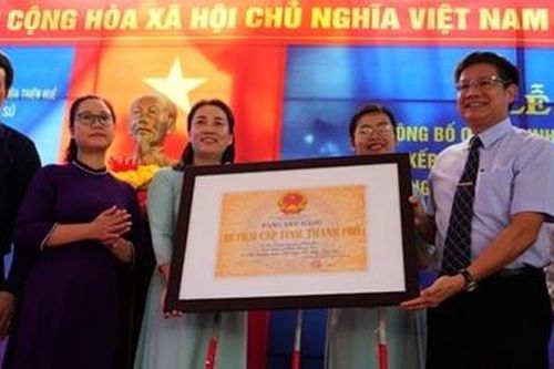 Châu Hương Viên đón nhận bằng xếp hạng di tích lưu niệm