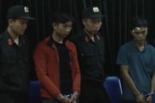 Bắt cặp đôi vận chuyển 20 bánh heroin