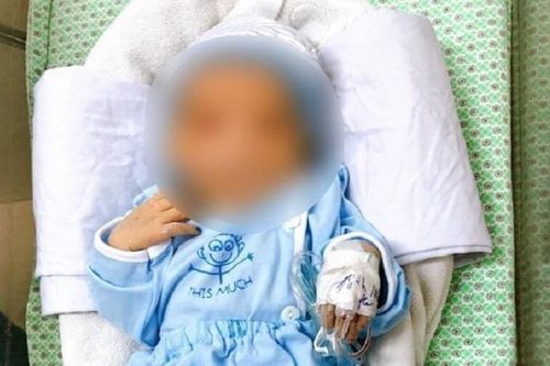 Bé sơ sinh bị bỏ rơi dưới hố ga dưới nắng nóng qua đời: Cần khởi tố người mẹ