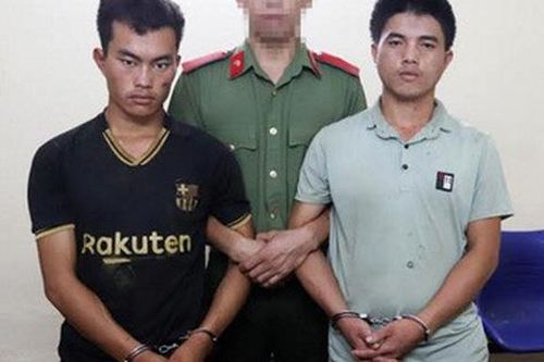 2 thanh niên mua 4 bánh heroin từ một người không quen biết