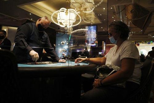 Nhân viên casino Las Vegas đồng loạt kiện công ty vì để lây lan dịch