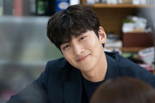Ji Chang Wook thưởng thức ẩm thực Việt Nam
