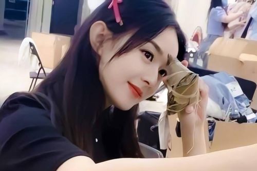 Gần 1.000 khán giả tụ tập xem Triệu Lệ Dĩnh quay show