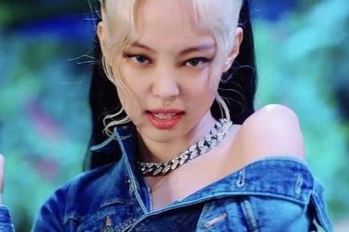 Nhờ Jennie, vòng cổ giá 77.700 USD được mua hết sạch