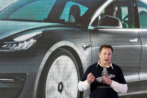 Vừa bị kêu gọi từ chức, Elon Musk được Tesla trả 1 triệu USD bảo hiểm