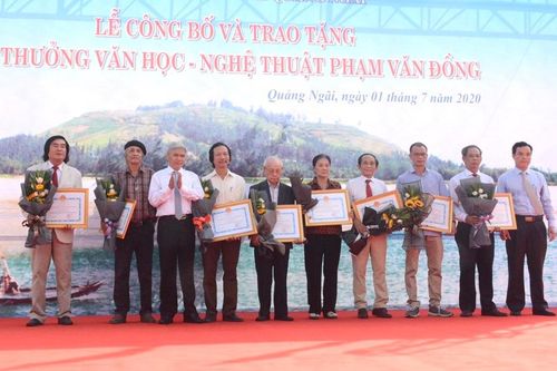 Quảng Ngãi: Trao tặng giải thưởng Văn học - Nghệ thuật Phạm Văn Đồng