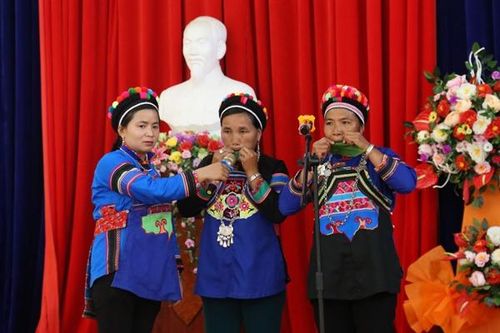 Bộ VHTTDL: Tổ chức truyền dạy văn hóa phi vật thể cho dân tộc La Chí và Phù Lá