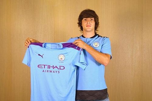 CHUYỂN NHƯỢNG 1/7: Man City chính thức đón tân binh đầu tiên. Van de Beek sẽ gia nhập MU
