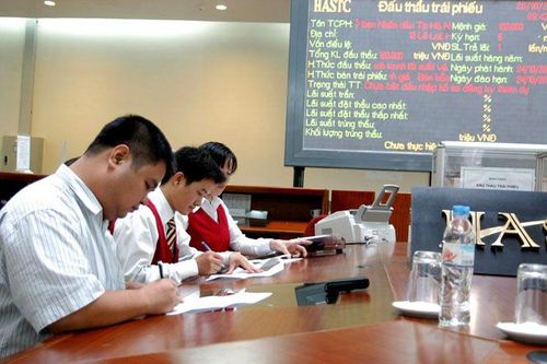 Lãi suất trúng thầu TPCP giảm tại tất cả các kỳ hạn