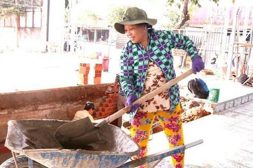 Giám đốc Sở LĐTB-XH TPHCM đề xuất TPHCM hỗ trợ người giúp việc, lơ xe, thợ hồ bị ảnh hưởng bởi dịch Covid-19