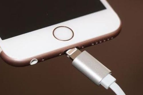 Những mẹo xử lý khi cắm sạc mà iPhone không nhận