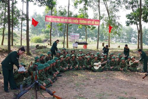 Bát nước thao trường