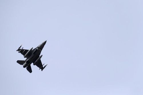 Tiêm kích F-16 của Mỹ rơi xuống đất bốc cháy trong lúc huấn luyện