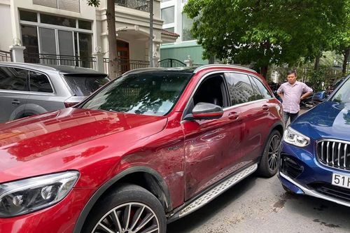BMW va chạm Mercedes tại Sài Gòn: Luật sư, cảnh sát giao thông nói gì?