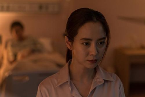 Phim 'Kẻ xâm nhập': Song Ji-Hyo hợp vai, kịch bản khiên cưỡng, ít đột phá