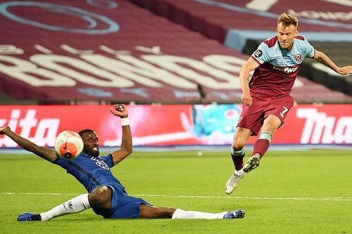 West Ham đánh gục Chelsea, MU 'ngư ông đắc lợi'
