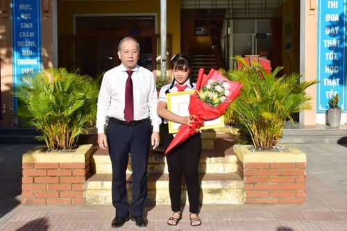 Bức thư gửi 'Mệ Sương bán xôi' của nữ sinh lớp 7 đạt giải nhất UPU lần thứ 49