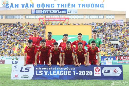 Sông Lam Nghệ An thất thủ trước Nam Định, HLV Ngô Quang Trường nói gì?