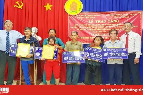 Trao 5 căn nhà 'Mái ấm tình thương' và tặng quà nạn nhân chất độc da cam huyện Tịnh Biên, Tri Tôn