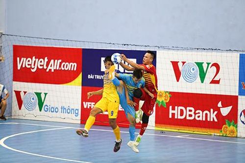 Sanvinest Sanna Khánh Hòa và Kariachain Sài Gòn chia điểm