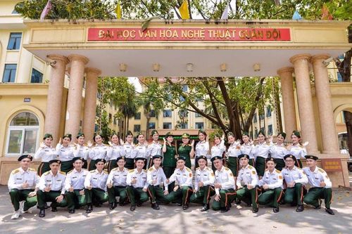 Khoa Thanh nhạc Trường Đại học Văn hóa nghệ thuật Quân đội náo nức ngày lễ tốt nghiệp