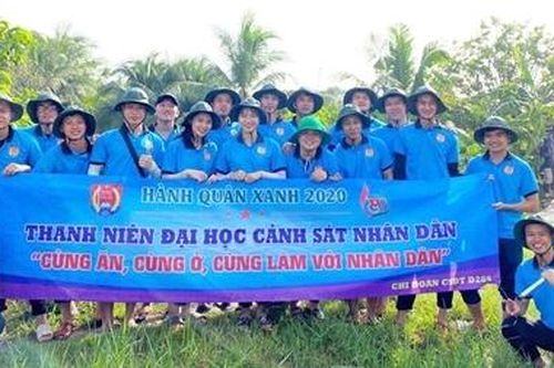 Thanh niên Đại học CSND cùng ăn, cùng ở, cùng làm với nhân dân