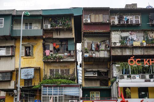 Kinh hãi loạt khu tập thể cũ chờ sập, chực đè người, dân Hà Nội vẫn bám trụ