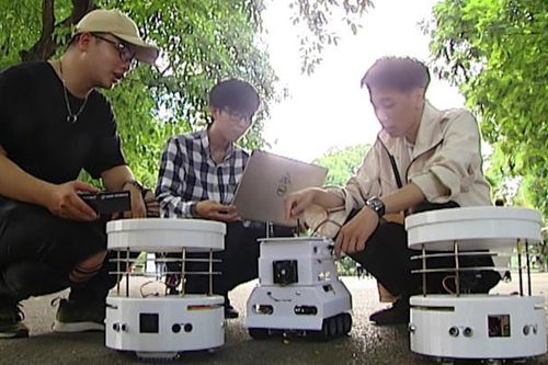 Sinh viên Hà Nội sáng chế 3 robot cứu nạn