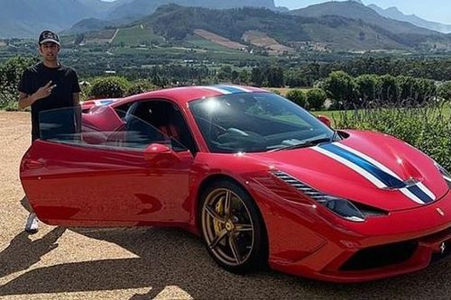 Lời khuyên của 'rich kid' ăn bít-tết phủ vàng mà vẫn kêu 'mình chẳng bao giờ khoe của'