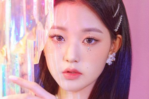 Người khác eo nhỏ được khen, Jang Won Young (IZ*ONE) lại bị chê 'khoe khoang quá đà'
