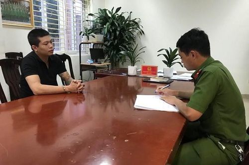 Khởi tố 2 tội danh đối với kẻ cướp giật hiệu vàng đâm trọng thương người truy đuổi